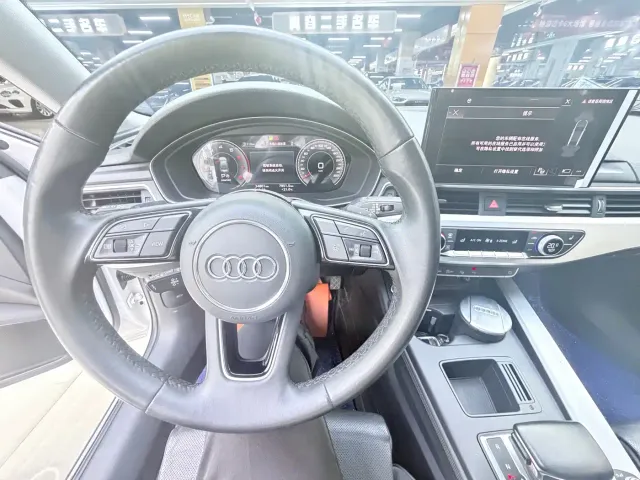 Audi A4L — Фото автомобиля 7