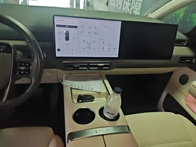 Li Auto MEGA — Фото автомобиля 12