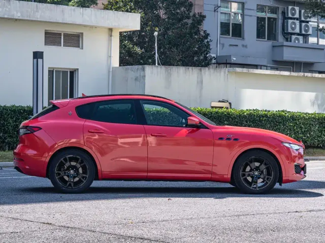 Maserati Levante — Фото автомобиля 5