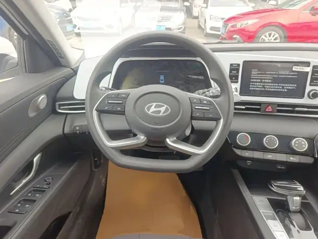 Hyundai Elantra — Фото автомобиля 10