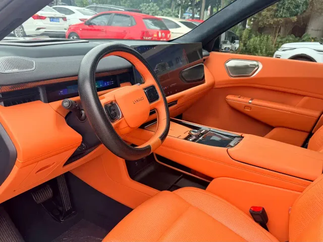 Lynk & Co 900 — Фото автомобиля 10