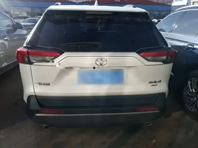 Toyota RAV4 — Фото автомобиля 5