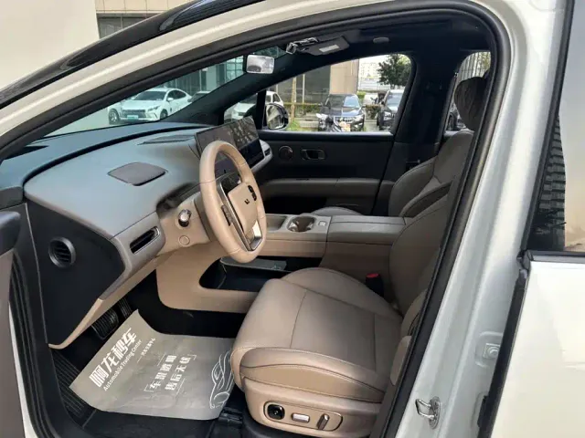 Li Auto Li Auto i6 2025 2WD Base Model — Фото автомобиля 9