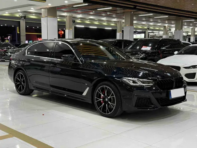 BMW 5 Series — Фото автомобиля 3