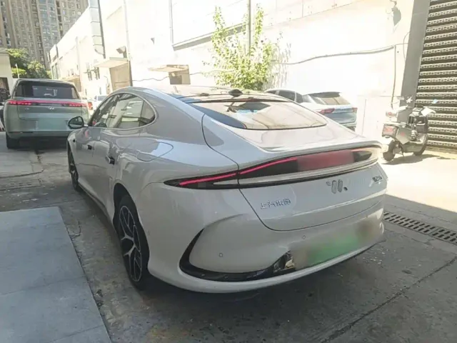 IM Motors L6 — Фото автомобиля 23