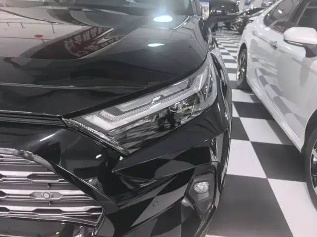 Toyota RAV4 — Фото автомобиля 5