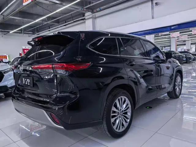 Toyota Highlander — Фото автомобиля 9