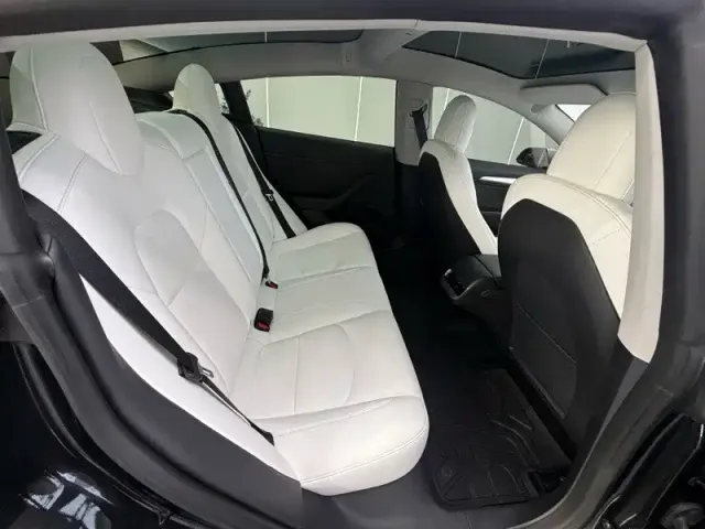 Tesla Model 3 — Фото автомобиля 6