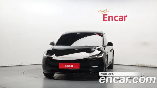 Tesla Model 3 — Фото автомобиля 3