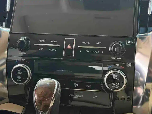 Toyota Alphard — Фото автомобиля 6