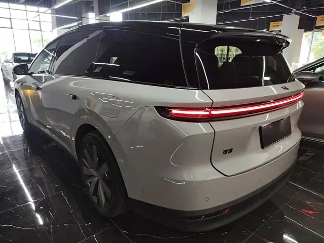 Li Auto i8 — Фото автомобиля 4