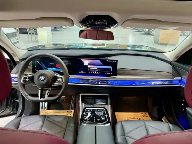 BMW i7 — Фото автомобиля 5