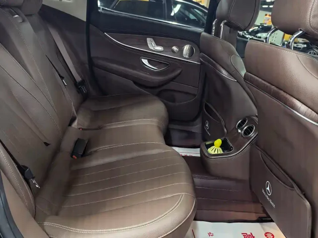 Mercedes-Benz E-Class — Фото автомобиля 9