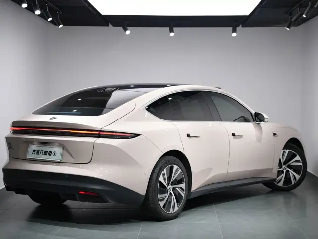 Nio ET5 — Фото автомобиля 5