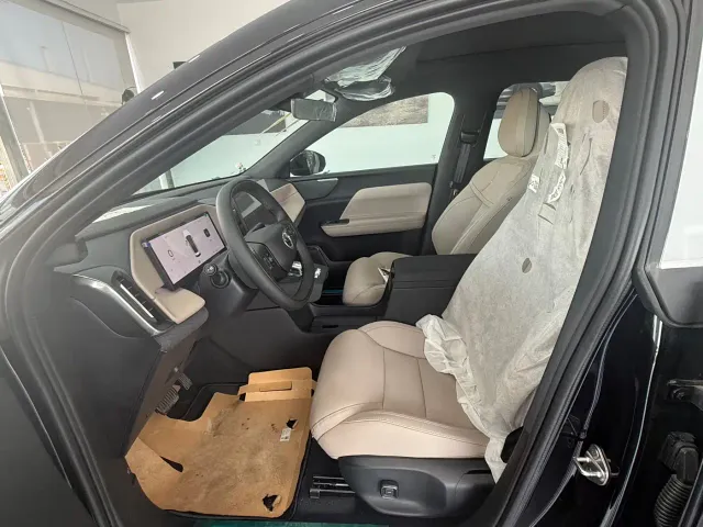 Volvo XC70 Plug-in Hybrid — Фото автомобиля 16