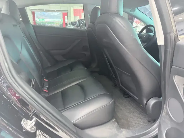 Tesla Model 3 — Фото автомобиля 17