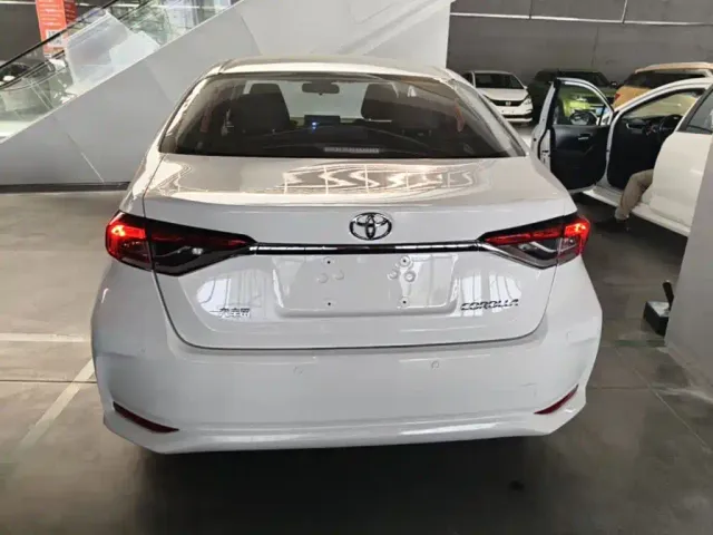 Toyota Corolla — Фото автомобиля 5