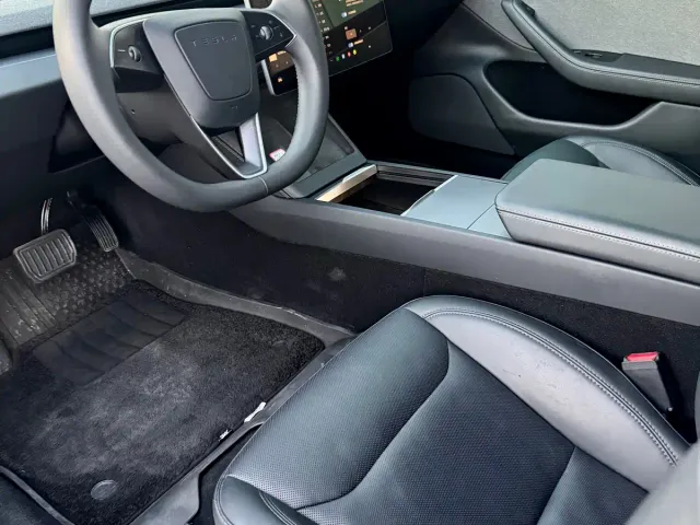 Tesla Model 3 — Фото автомобиля 13
