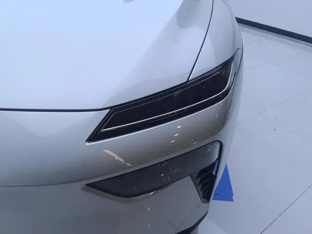 Dongfeng eπ 007 — Фото автомобиля 5