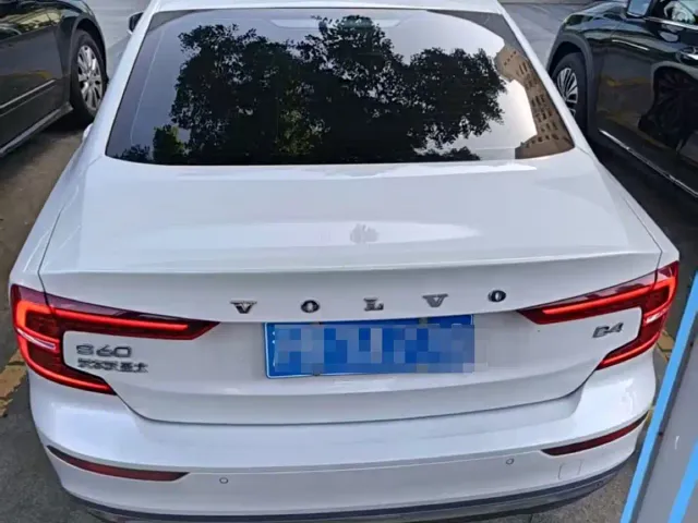Volvo S60 — Фото автомобиля 3