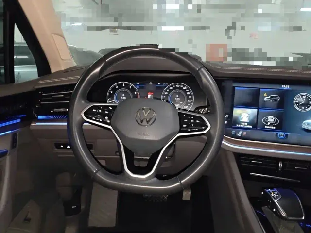 Volkswagen Touareg — Фото автомобиля 12