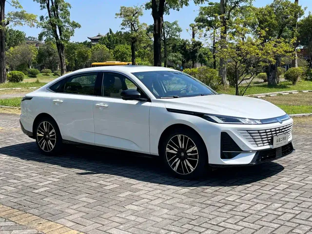 Changan Eado — Фото автомобиля 3