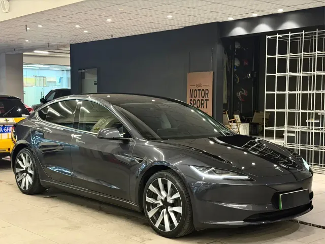 Фотография автомобиля — Tesla Model 3