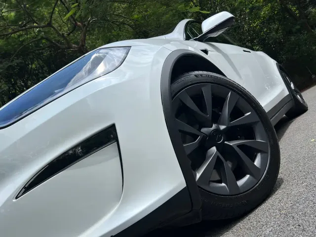 Tesla Model X — Фото автомобиля 6