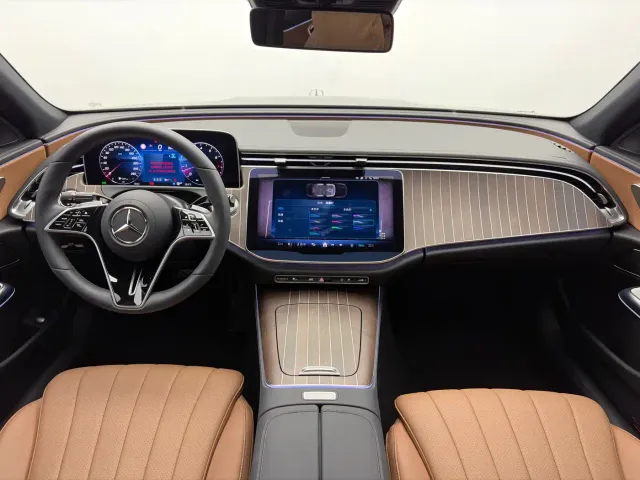 Mercedes-Benz E-Class — Фото автомобиля 16