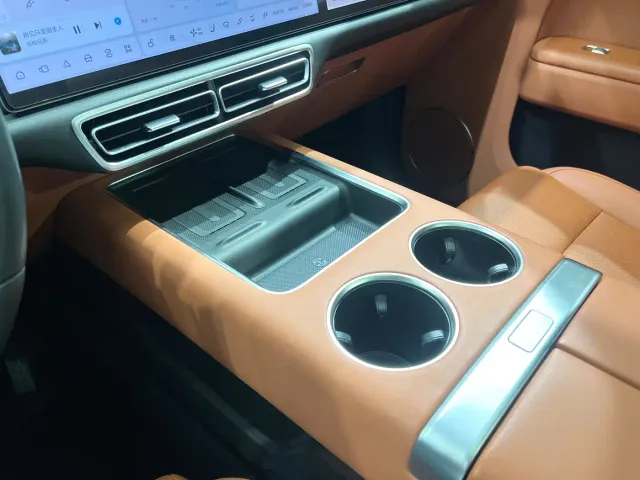 Li Auto L7 — Фото автомобиля 13