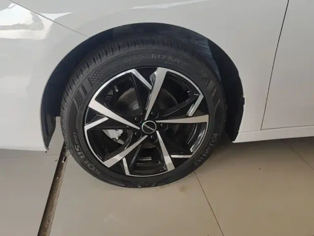 Roewe i5 — Фото автомобиля 22
