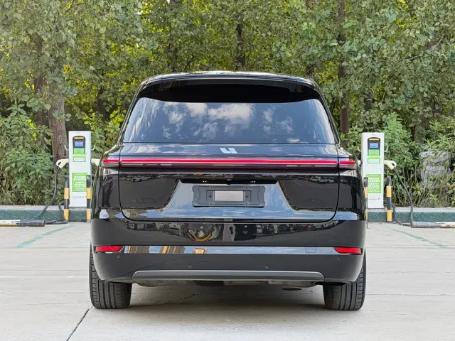 Li Auto L9 — Фото автомобиля 8