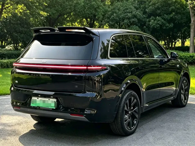 Li Auto L8 — Фото автомобиля 3
