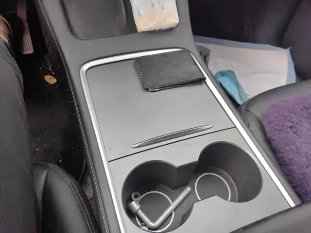 Tesla Model Y — Фото автомобиля 15