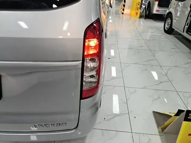 Wuling Hongguang V — Фото автомобиля 23