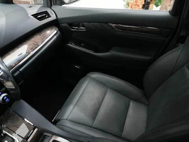 Toyota Alphard — Фото автомобиля 18