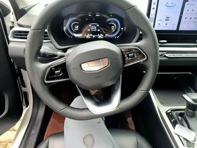 Geely Emgrand — Фото автомобиля 9