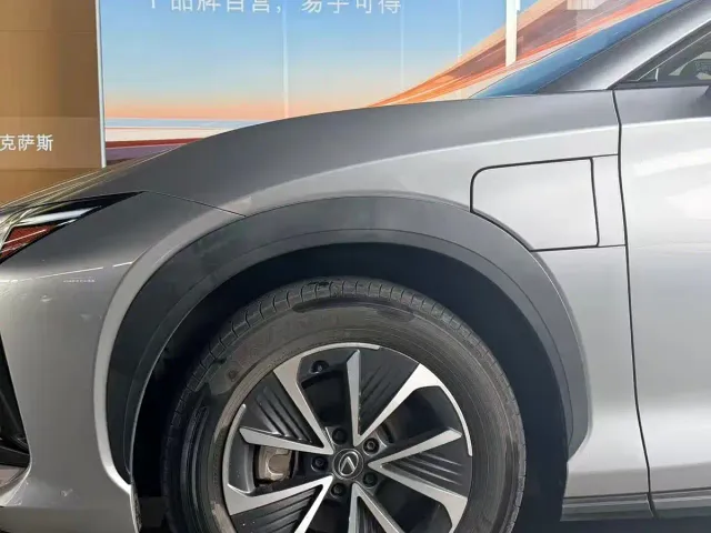 Lexus RZ — Фото автомобиля 4