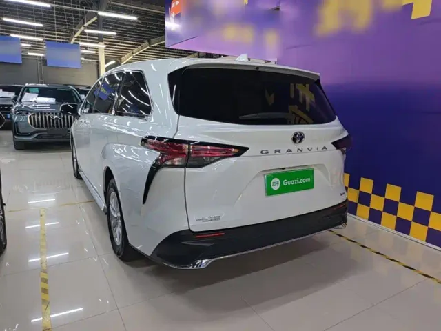 Toyota Granvia — Фото автомобиля 4