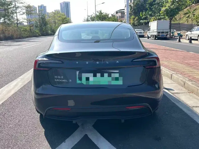 Tesla Model 3 — Фото автомобиля 6