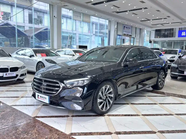 Mercedes-Benz E-Class — Фото автомобиля 2