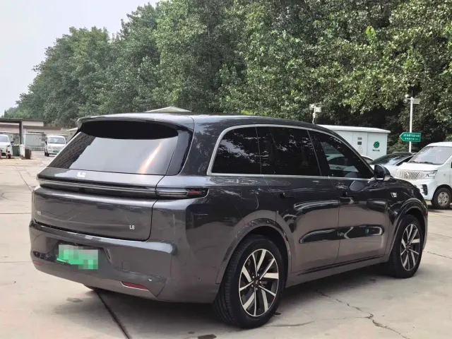 Li Auto L8 — Фото автомобиля 14