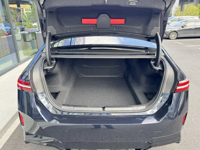 BMW 5 Series — Фото автомобиля 7