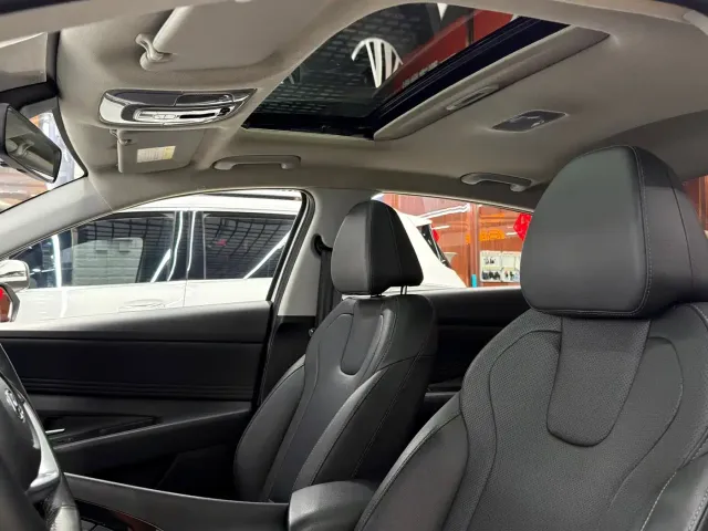 Hyundai Elantra — Фото автомобиля 12