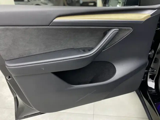 Tesla Model Y — Фото автомобиля 14