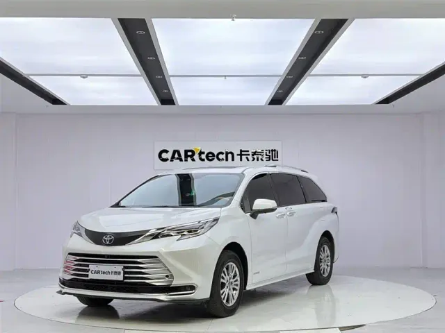 Фотография автомобиля — Toyota Sienna