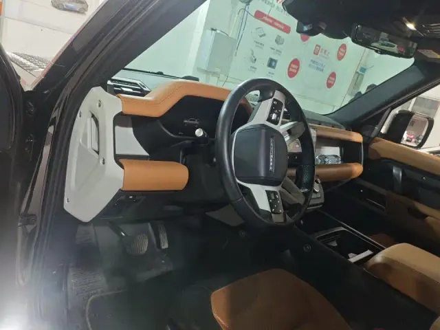 Land Rover Defender — Фото автомобиля 2