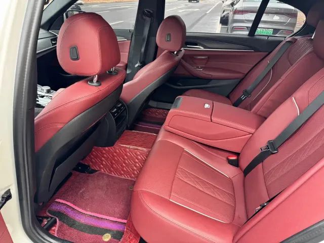 BMW 5 Series — Фото автомобиля 10