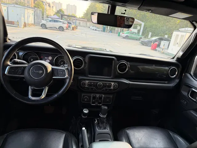 Jeep Wrangler — Фото автомобиля 25