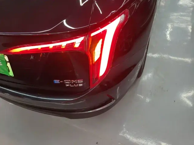Hongqi E-QM5 — Фото автомобиля 7
